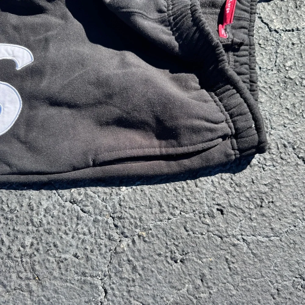 Supreme Black satin appliqué Logo Sweatpants large - Picture 6 of 7